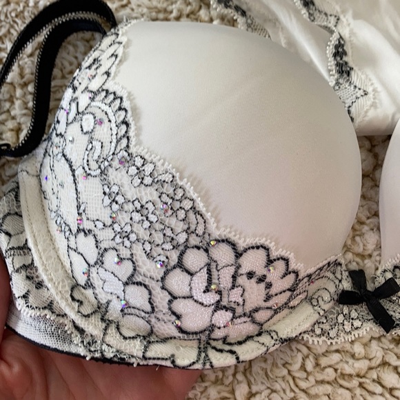 Victoria’s Secret 2 Bras bundle - Picture 3 of 8